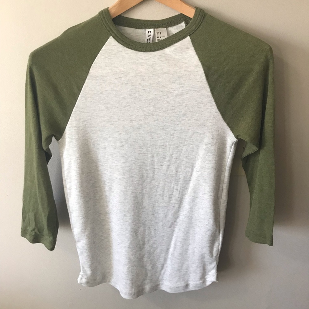Divided H&M baseball tee